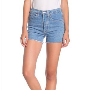 🚫SOLD🚫Vintage Levi’s 501 button fly high rise 26